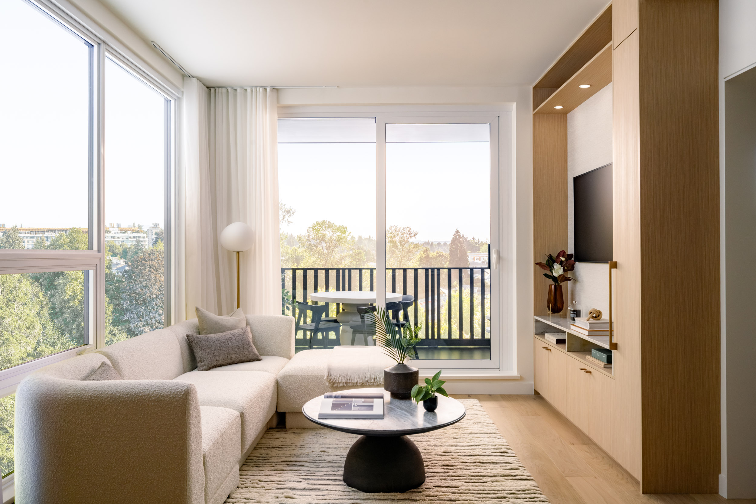 Spacious living area at Ashleigh Oakridge