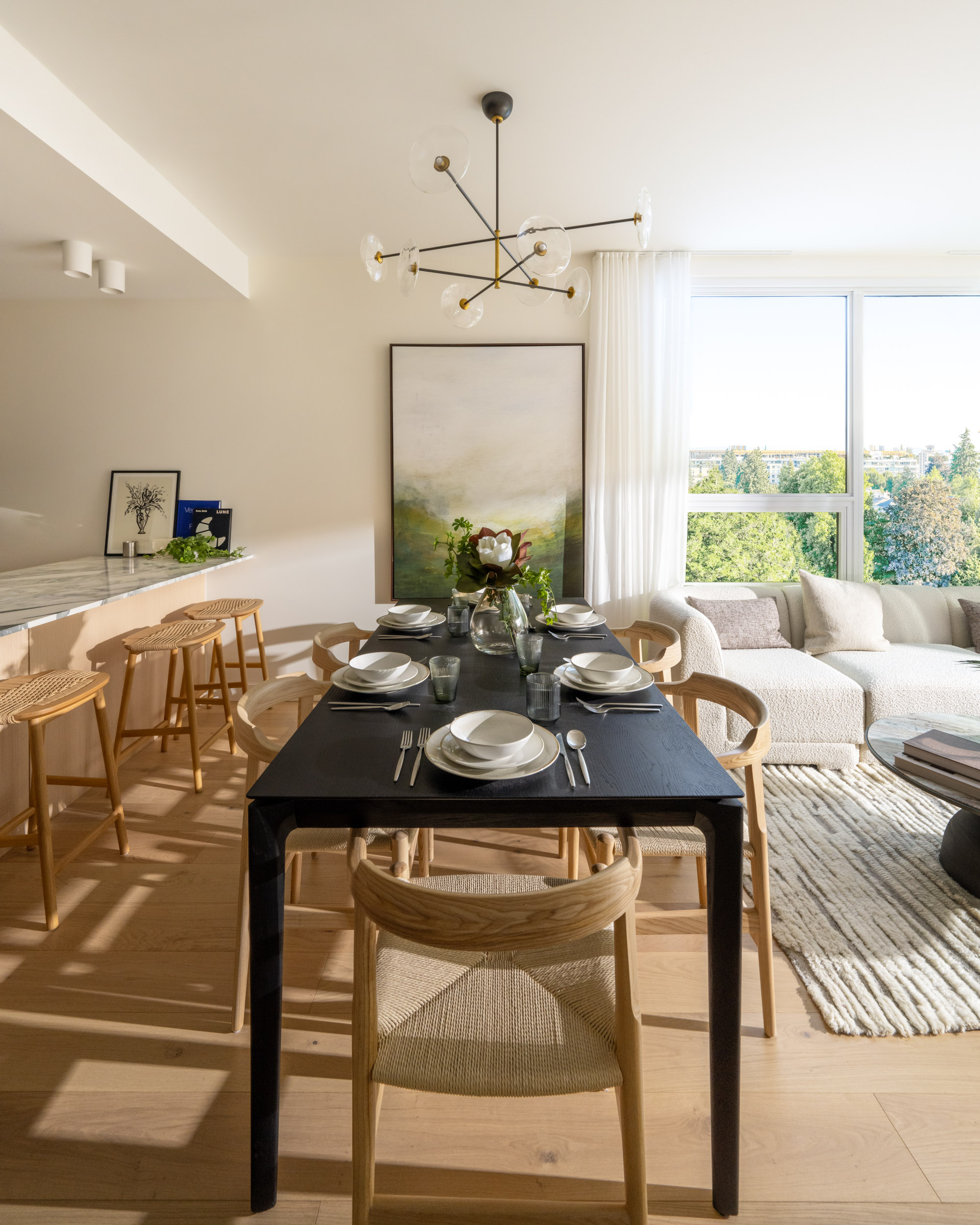 Ashleigh Oakridge's spacious living and dining area